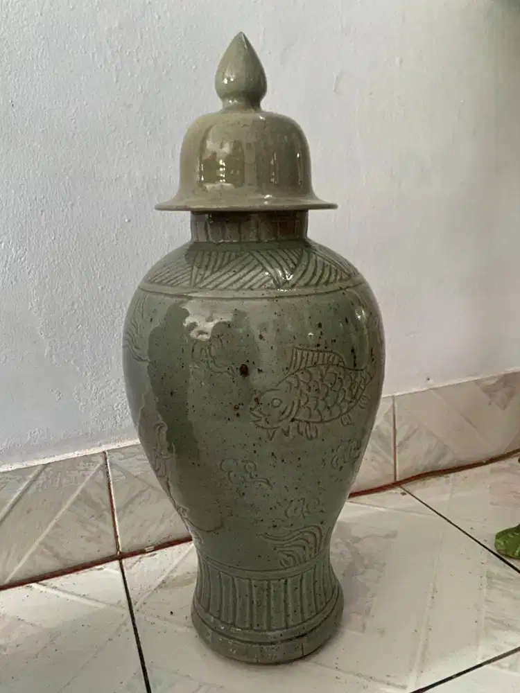 Pajangan Guci Keramik