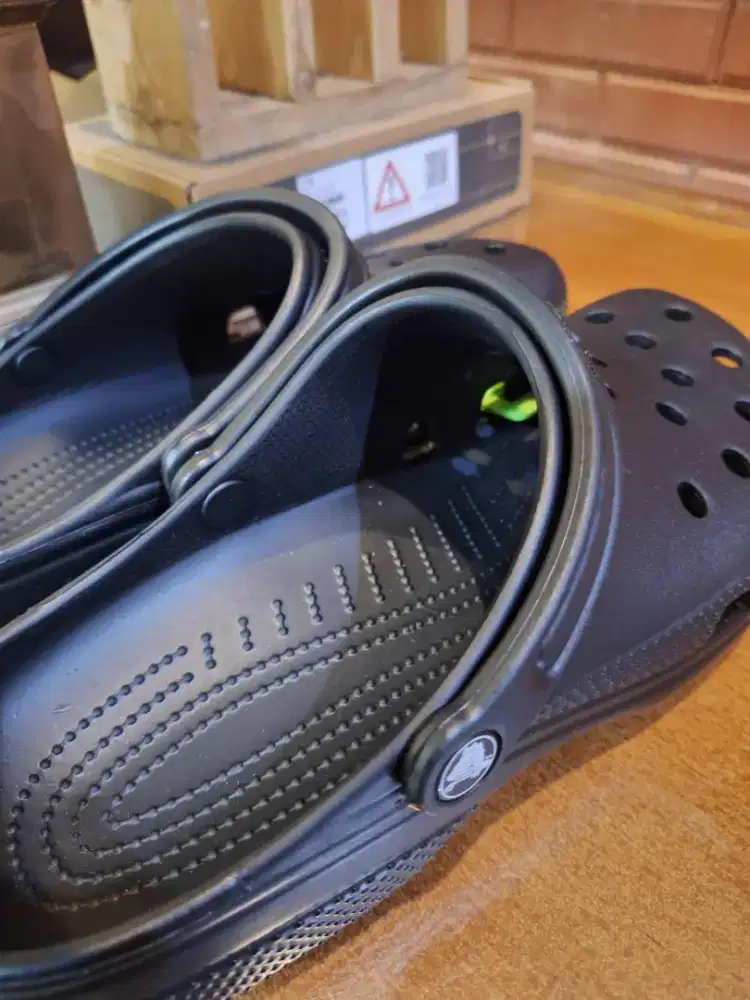 Crocs Classic Hitam