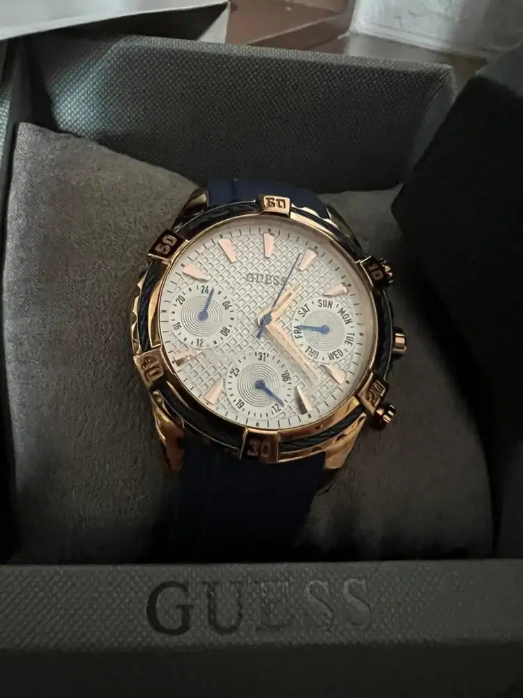 Jam tangan Guess wanita  W0562L1