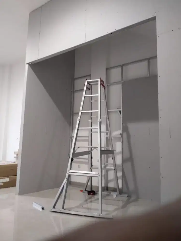 Tukang Pasang Plafon dan Partisi Gypsum. Kontraktor Bangun Rumah Mewah