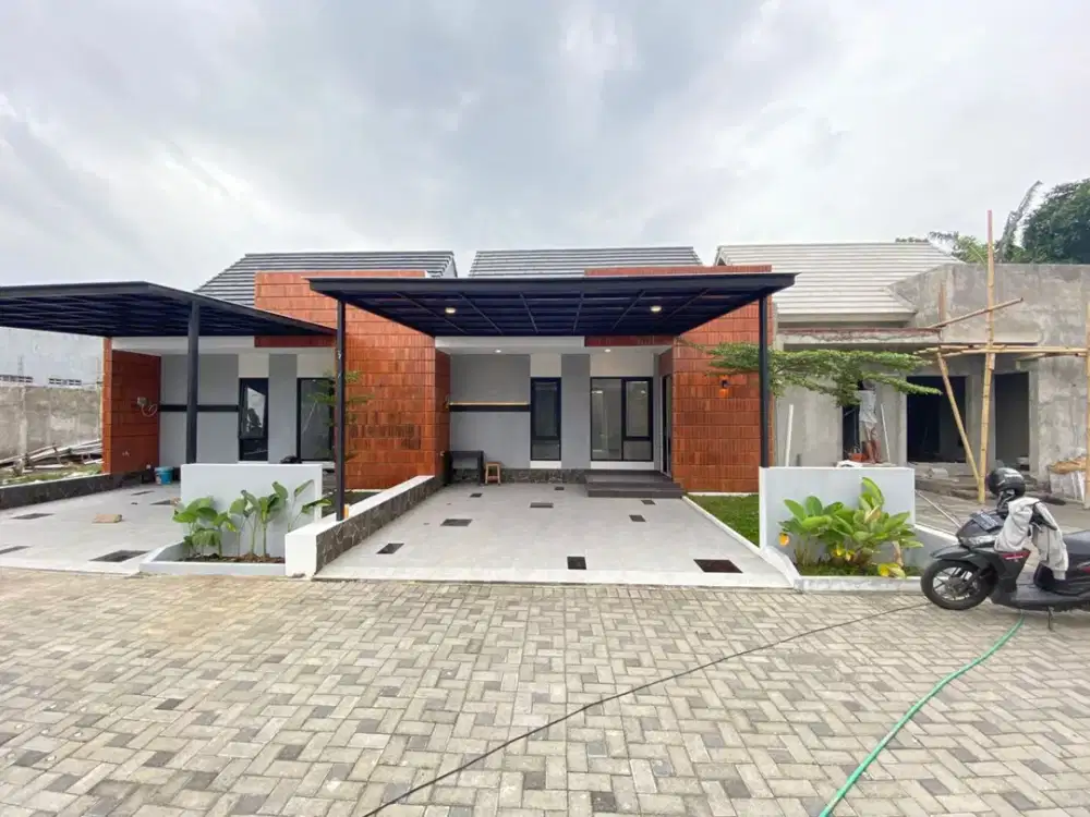 Rumah Cantik di Sleman, Carport Muat 2 Mobil & Taman Aesthetic