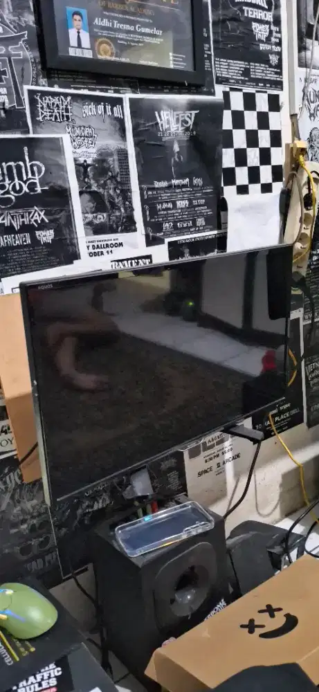 sharp aquos 24 inch BUKAN ANDROID