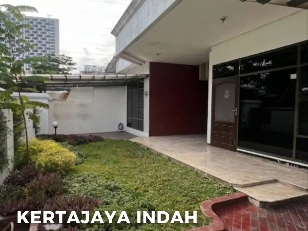 Rumah Kertajaya Indah Selangkah ke Galaxy Mall, pusat kuliner & Merr, membuat aktivitas harian lebih efisien