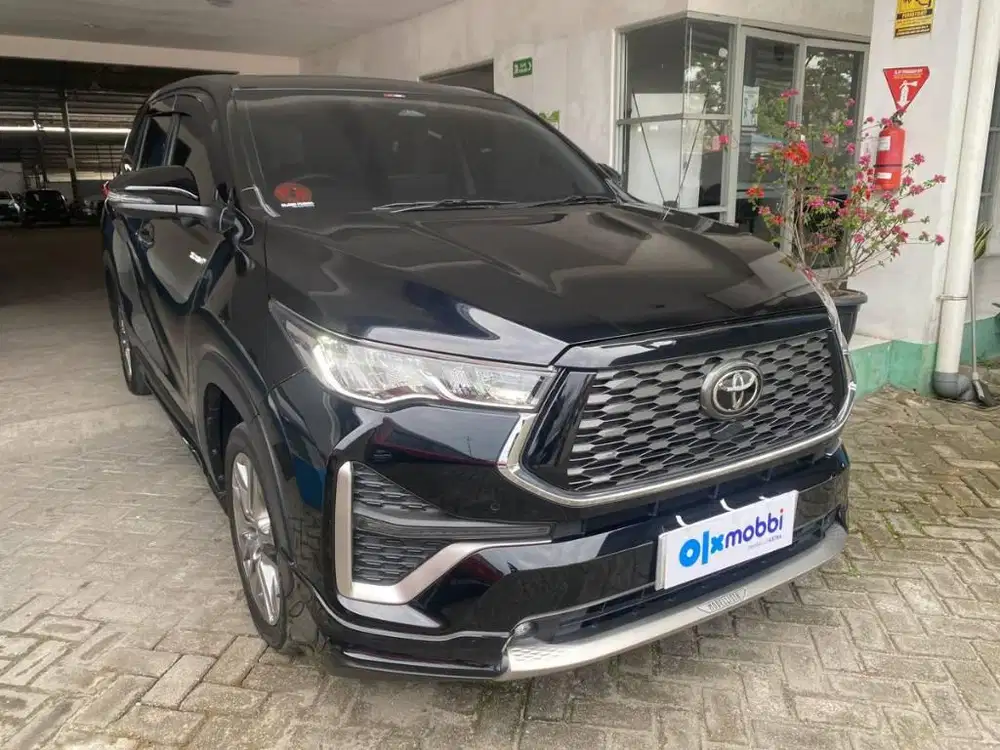 Km Low -Toyota Innova 2.0 Zenix Q HV TSS Modelista Hybrid - AT 2022 BG