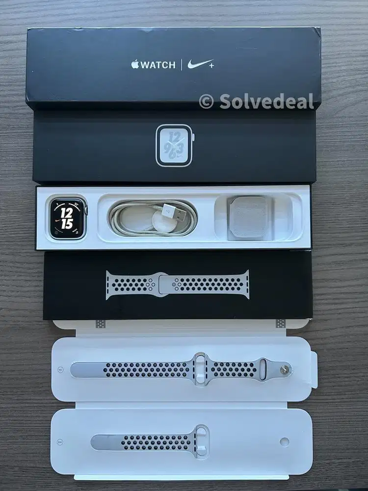 Apple Watch Series 4 44mm Nike Edition Silver Pure Platinum Black