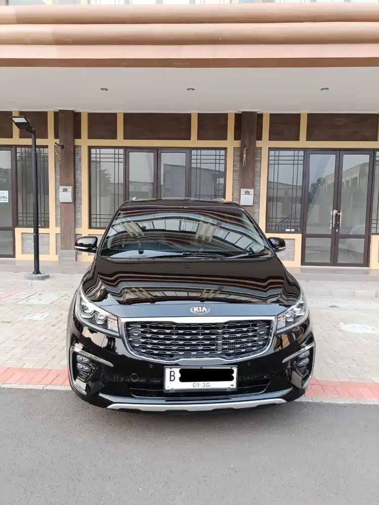 Grand Sedona Hitam Diesel 2019 - Mobil Pribadi Terawat