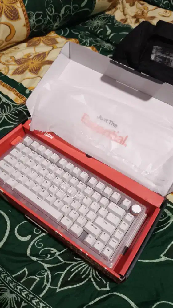 Keyboard Press play Essentials 75 Wired