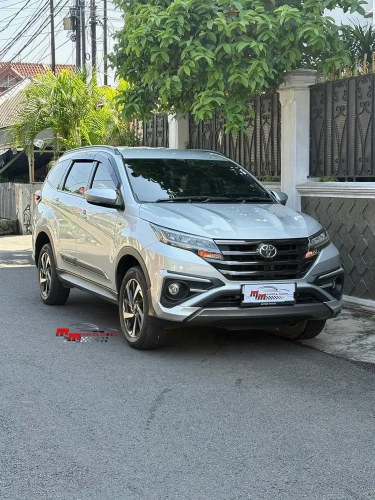 Toyota New Rush GR Sport 1.5 AT 2023 Silver