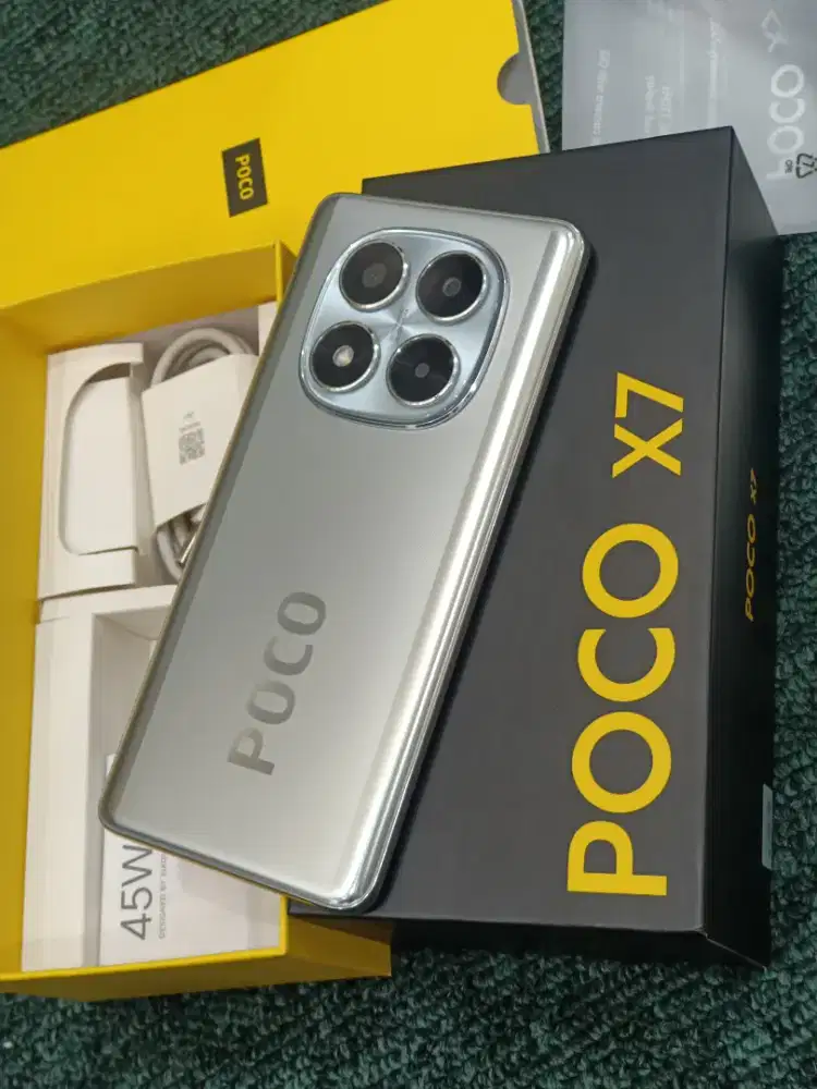 POCO X7 silver
LAYAR EDGE (lengkung)
RAM 8 GIGA MEMORY 256 GIGA