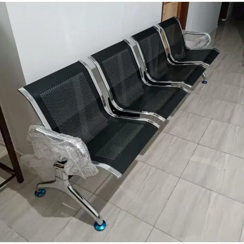 Kursi Tunggu 4 Seat Hitam