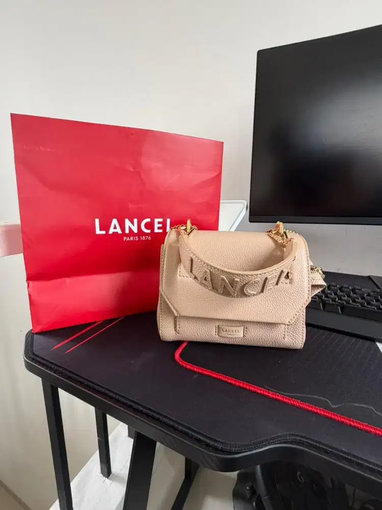 di jual tas LANCEL paris pemakaian belum sebulan