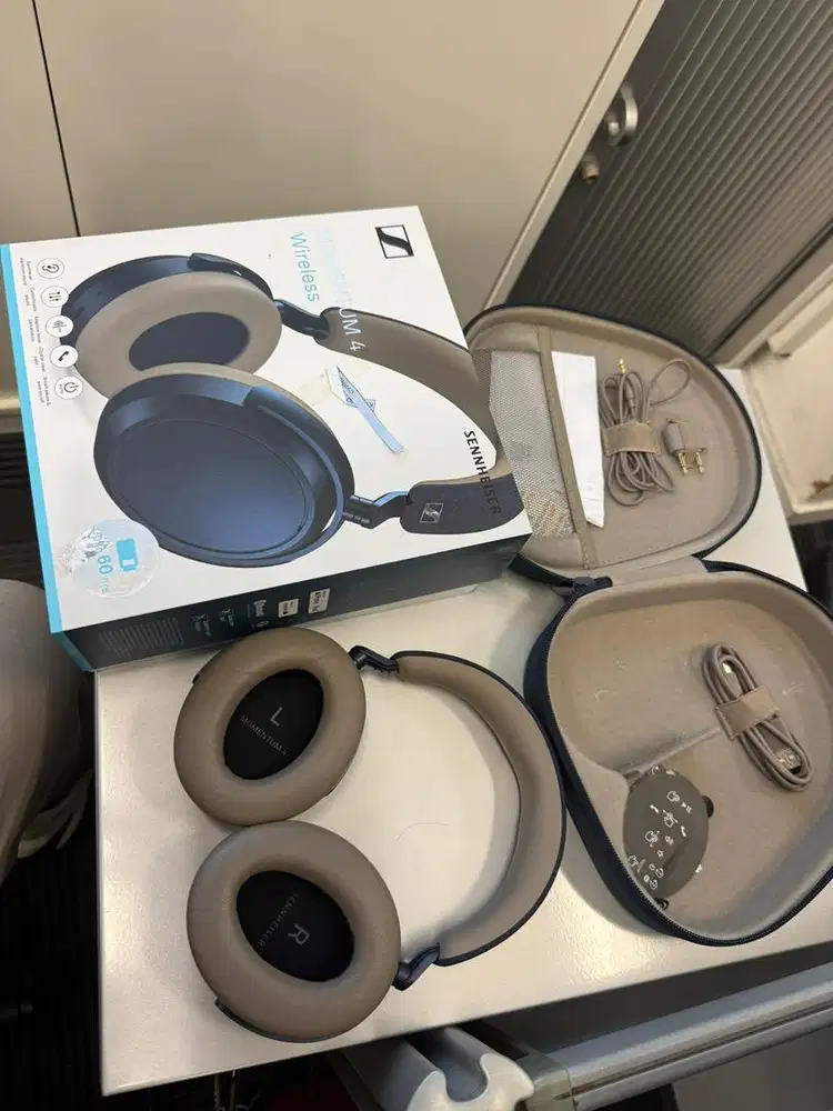 Dijual Sennheiser Momentum 4 headphone denim blue