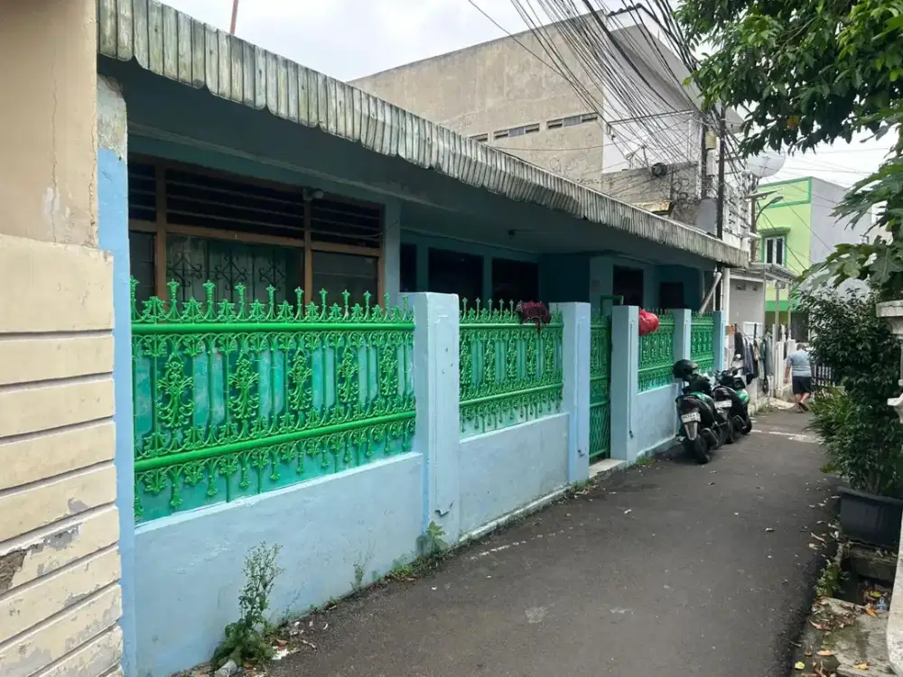 Dijual Cepat Rumah di Jalan Kebon Sayur I, Otista, Jakarta Timur