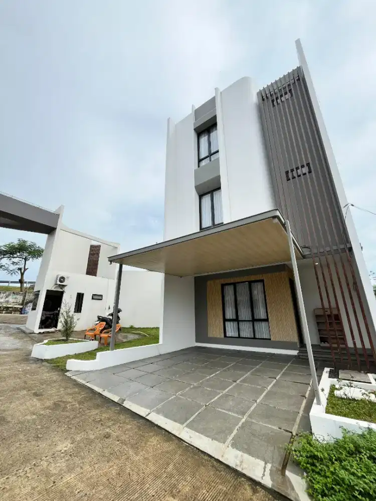 Townhouse 3 Lantai - Lokasi 2 Menit ke Halte Transjakarta