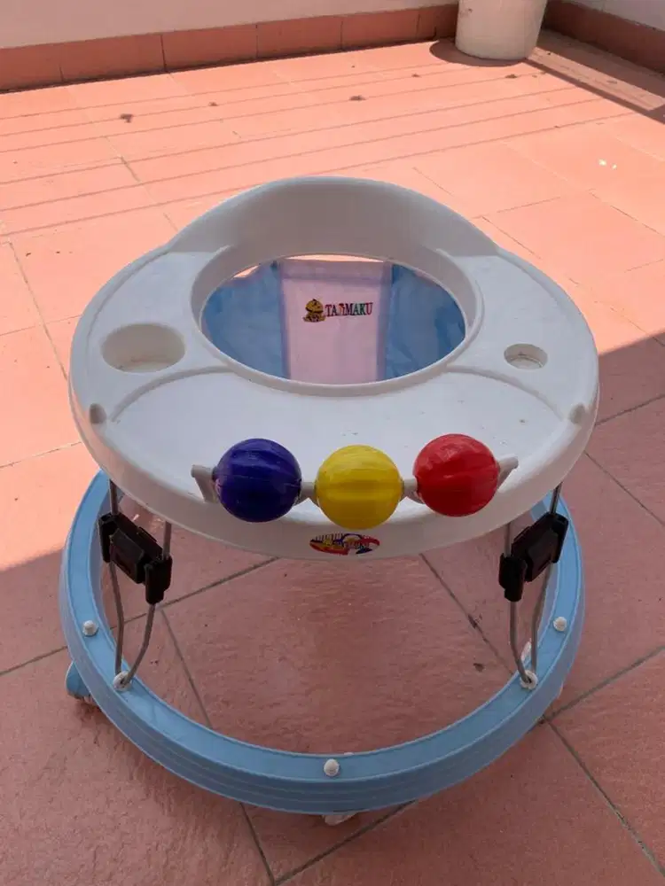 Roda bantu jalan bayi