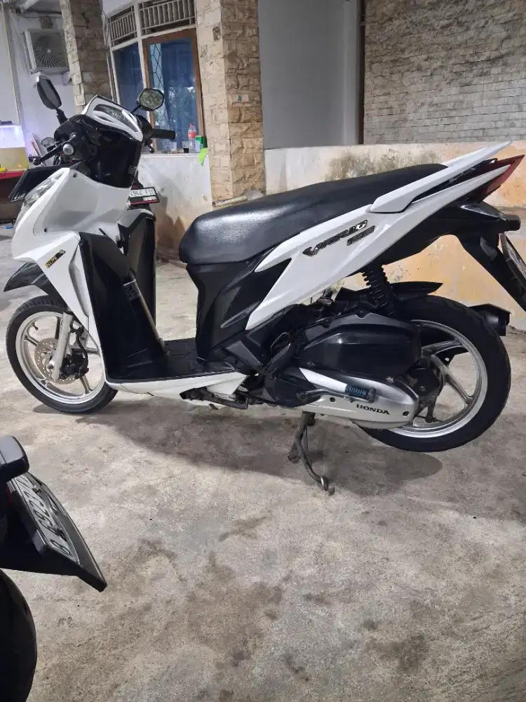 (A) Honda Vario 125 Kzr tahun 2012