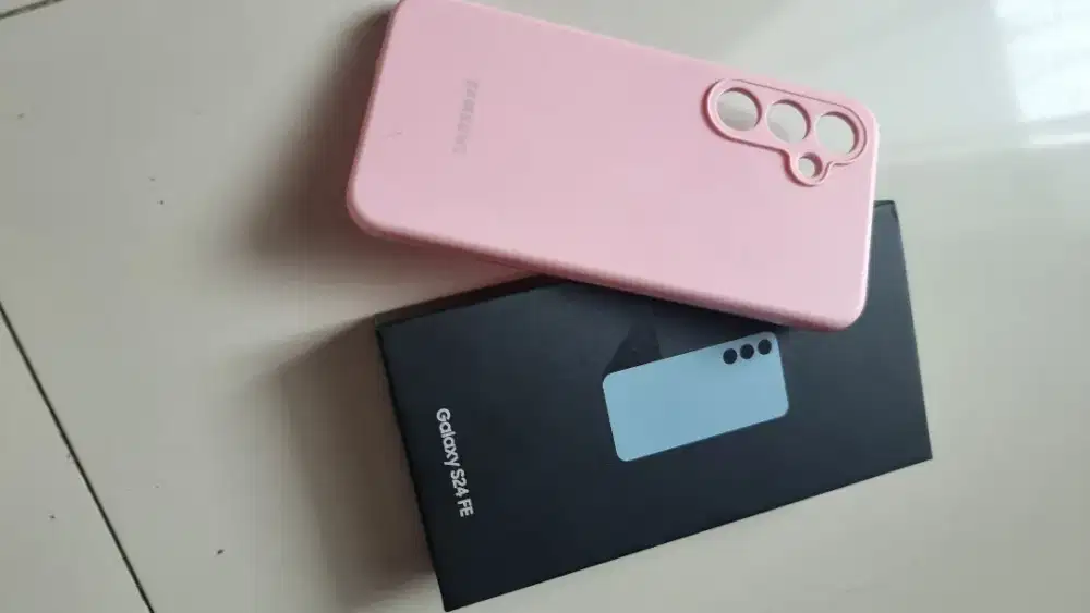 Samsung s24 fe sky blue +free pink case