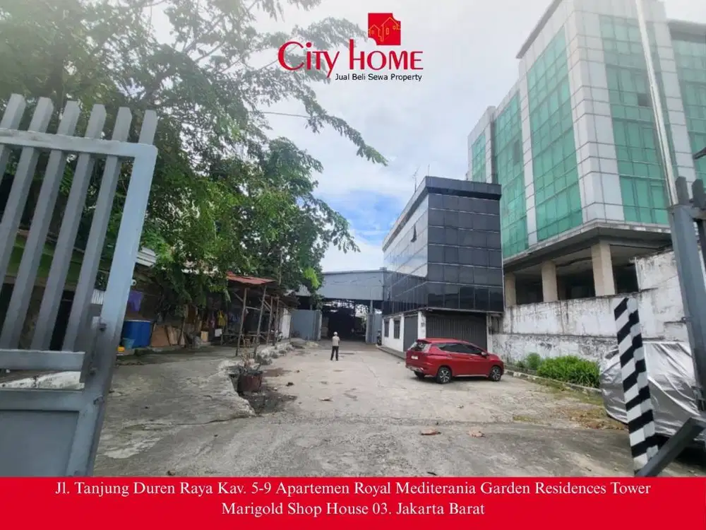 Gudang Lokasi super strategis, persis di jalan utama