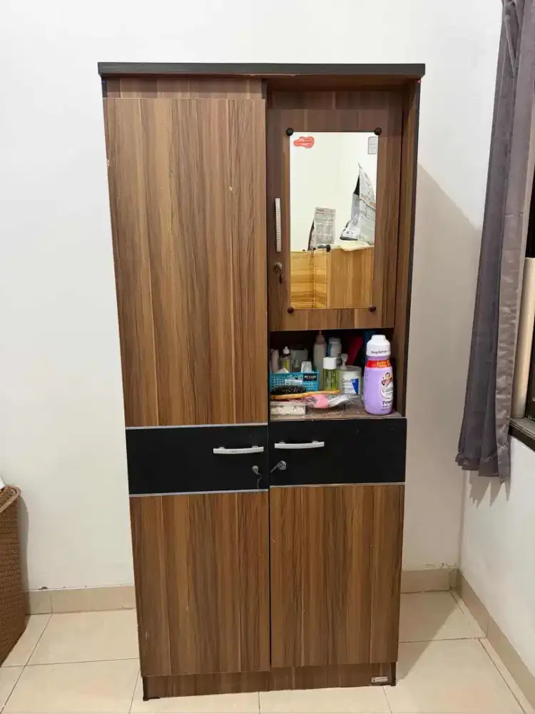 Dijual lemari baju bekas