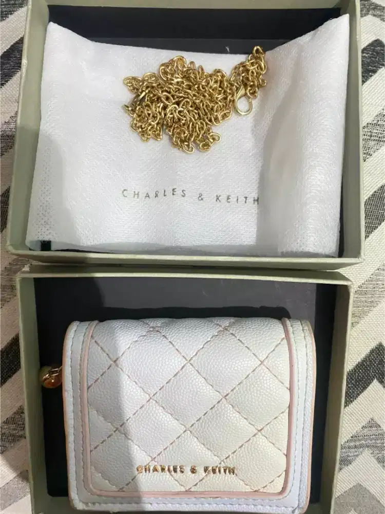 Charles & Keith Mini Wallet Bag ORI PRELOVED
Fullset Box + Tali Rantai