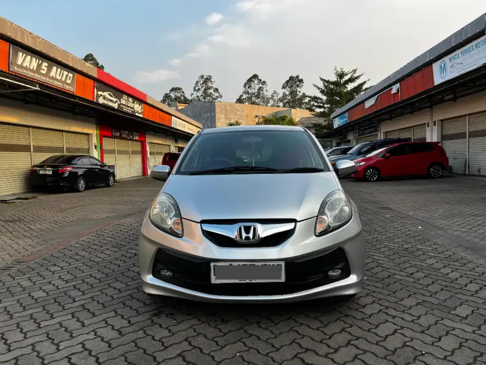 DP 10JT ANGSURAN CUMA 2,9 BRIO E AT 2014 LOW KM 70RB RARE !!