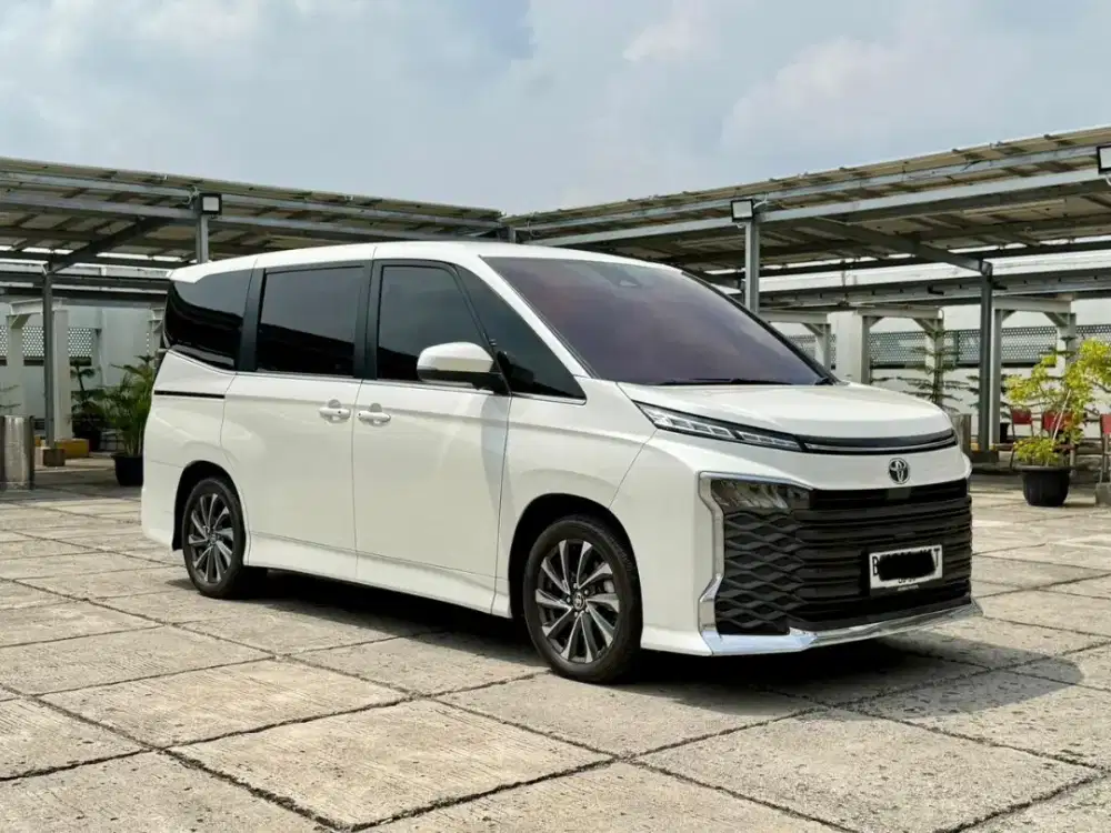 Toyota Voxy 2.0 2025 Tangan Pertama Like New