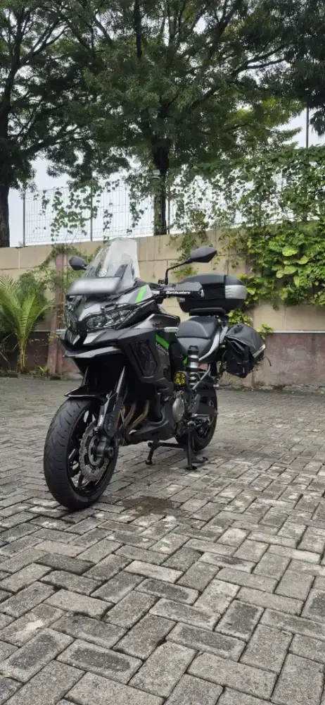 Plat B, Kawasaki VERSYS 1000 th 2023, km 10 rb