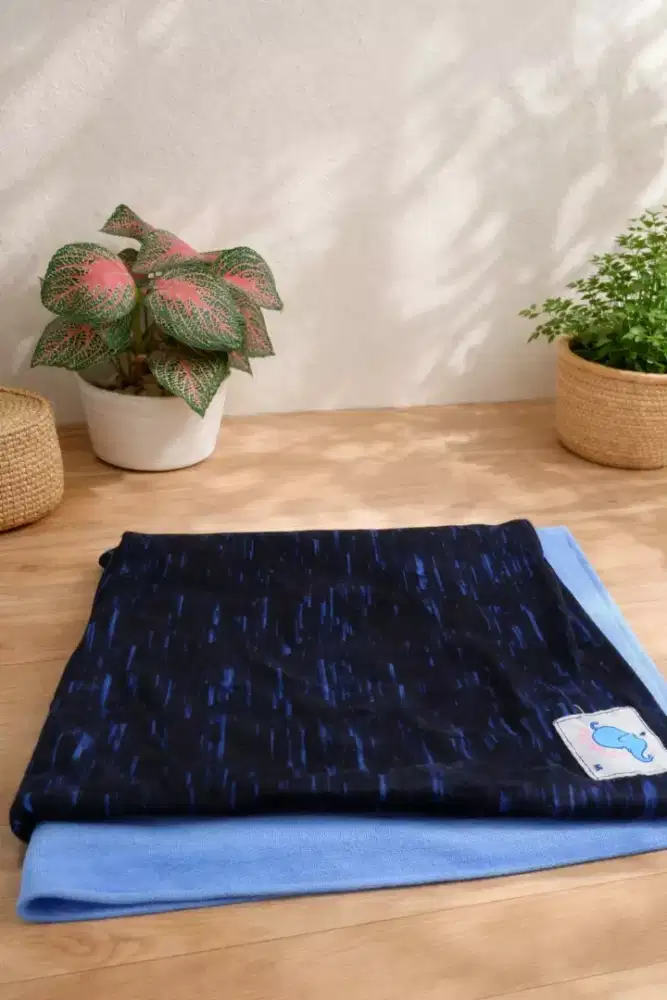 Gendongan motif abstrak biru brand Elephant