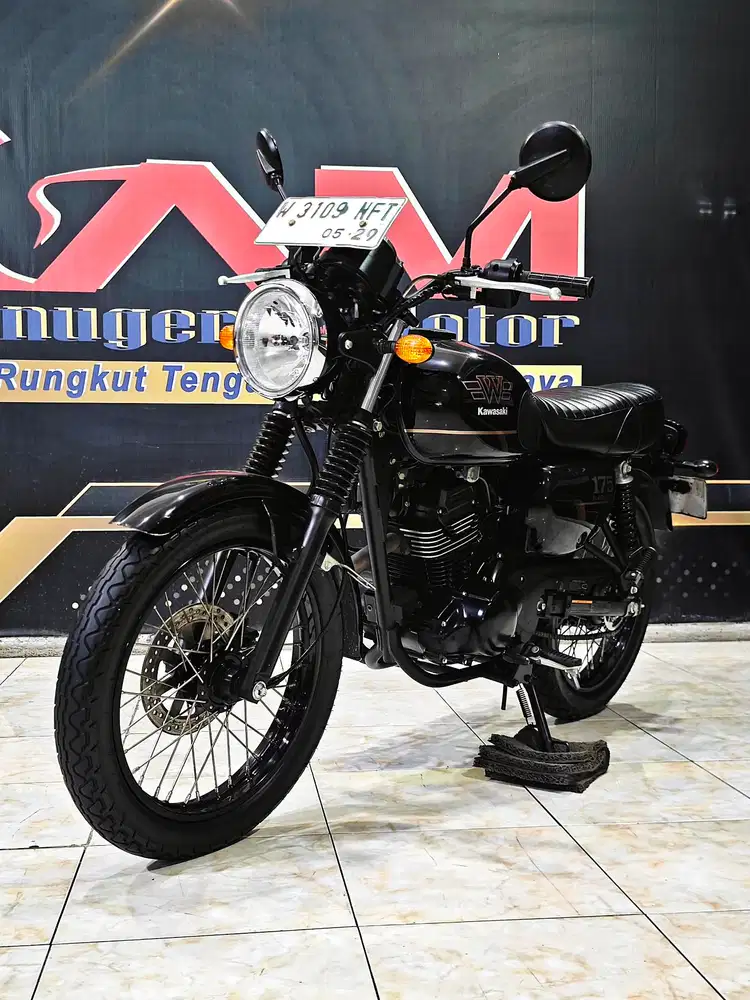 W175 Black style 2024 clasic keren gaya mewah. Anugerah motor rungkut