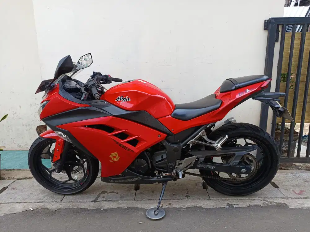 Kawasaki ninja 250 fi 2012 lengkap bagus