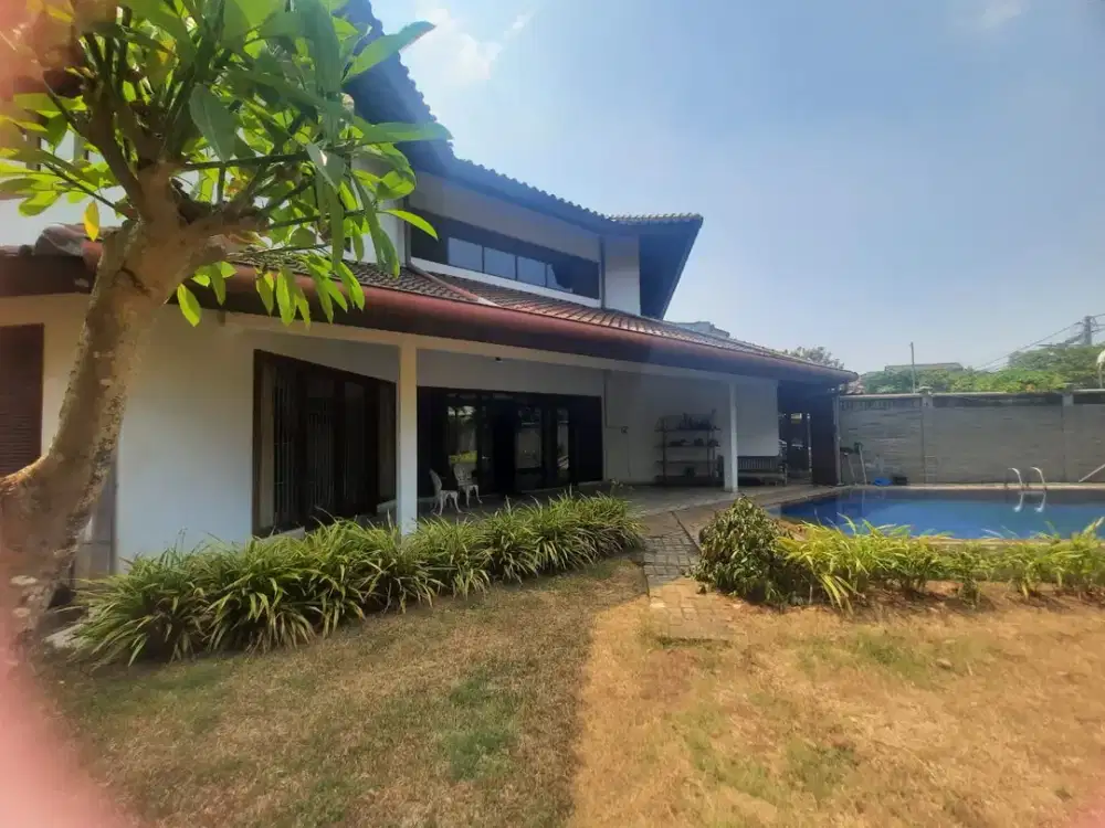 Disewa Rumah Mewah Bebas Banjir di Taman Lebak Bulus.