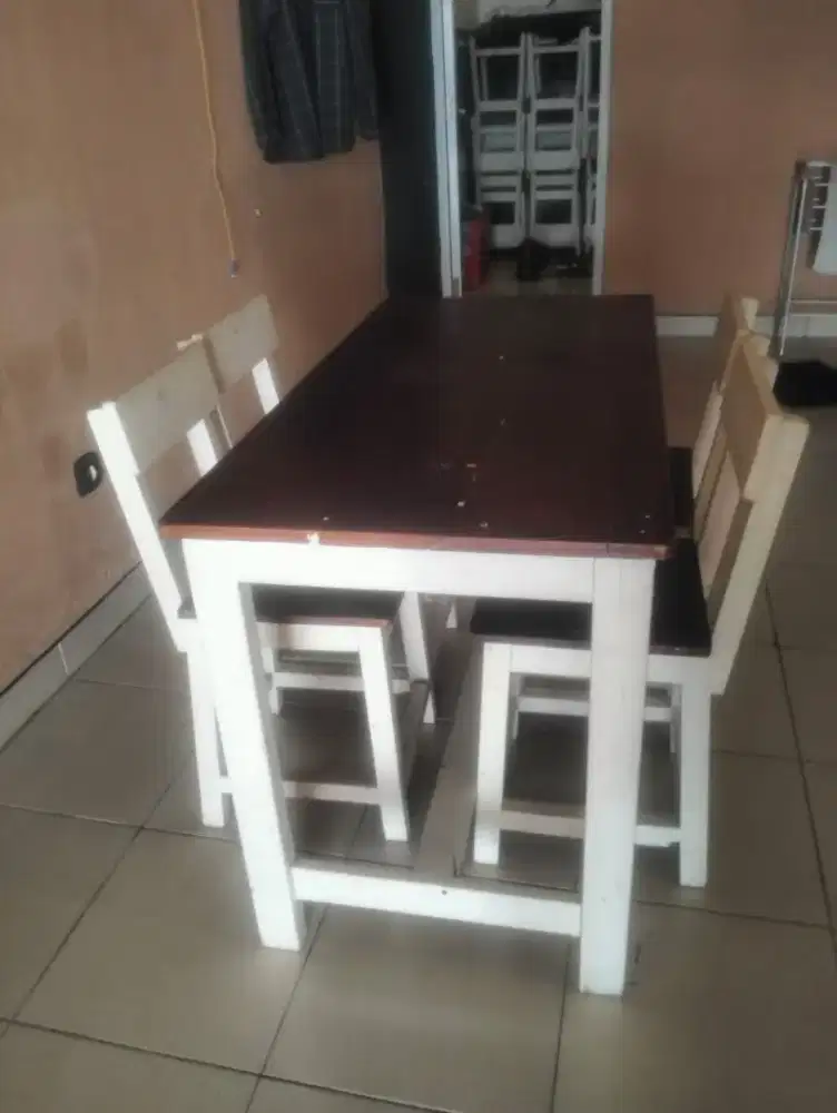 Di jual meja set kursi 4