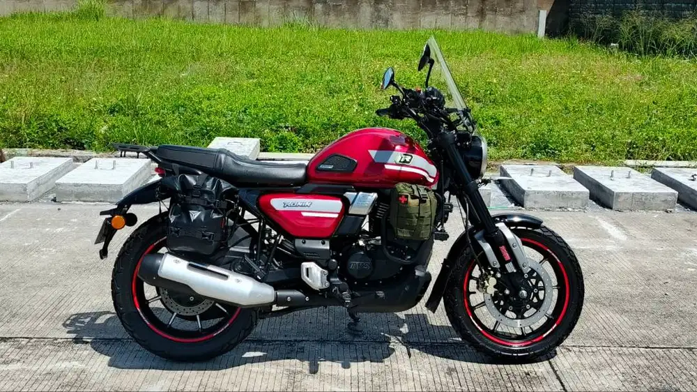 Dijual TVS Ronin SS Merah Sehat sekali