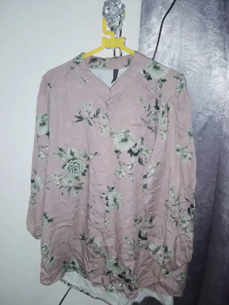 ATASAN WANITA CANTIK