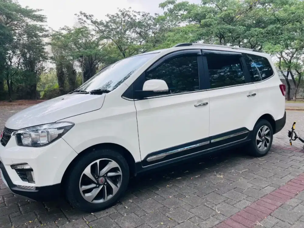 Wuling Confero S 1.5 L Captain Seat MT