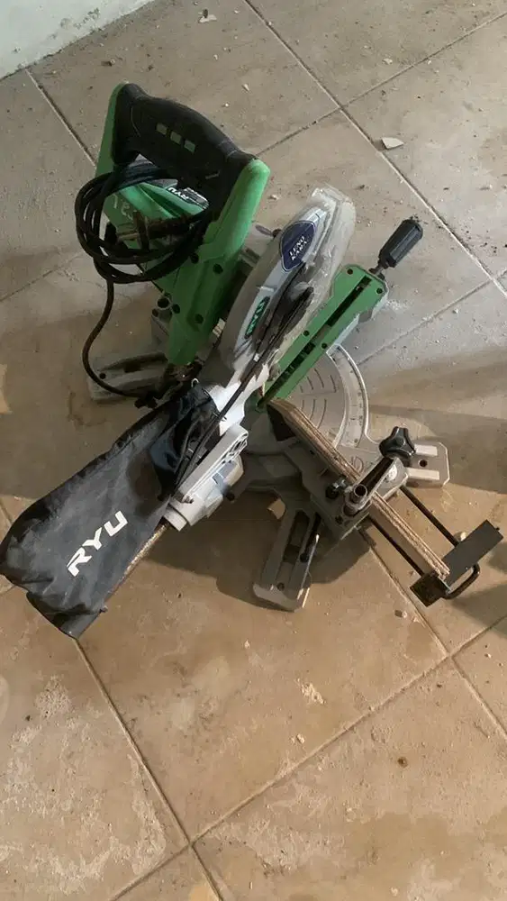 Gergaji mesin ( miter saw ) merk Ryu