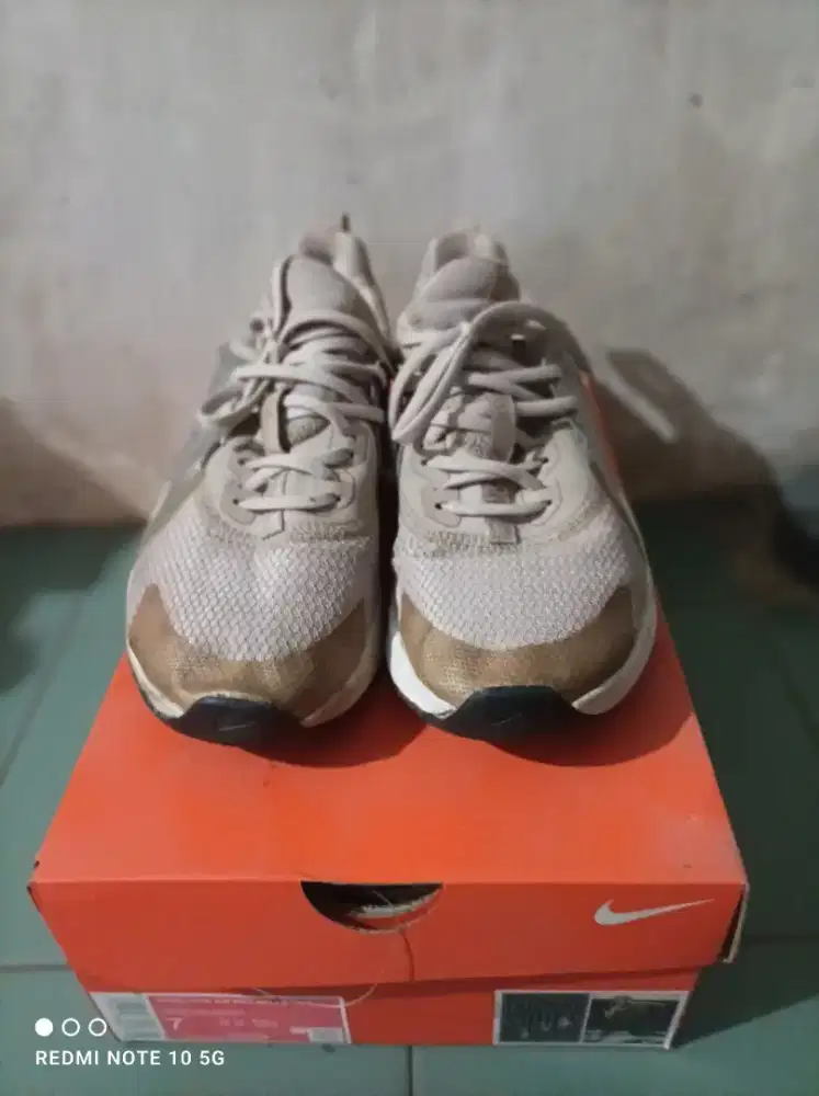 Sepatu Olahraga Nike Air Max Tr Bella size 39