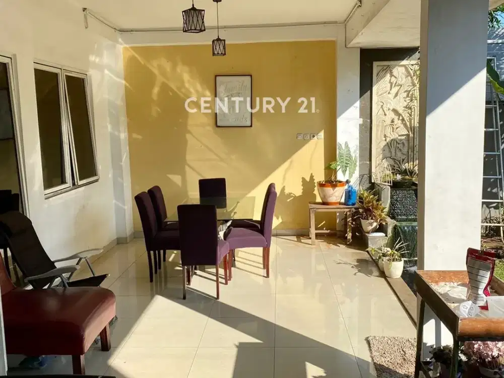 Dijual Rumah Dengan Halaman Belakang Luas Di Kebayoran Heights