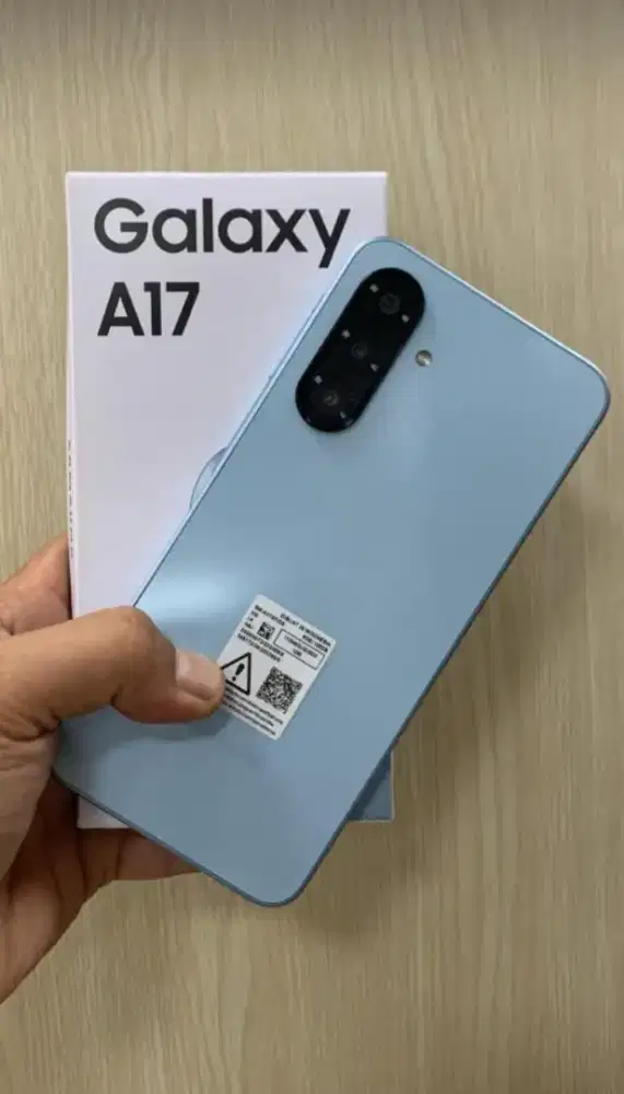 Samsung A17 like new