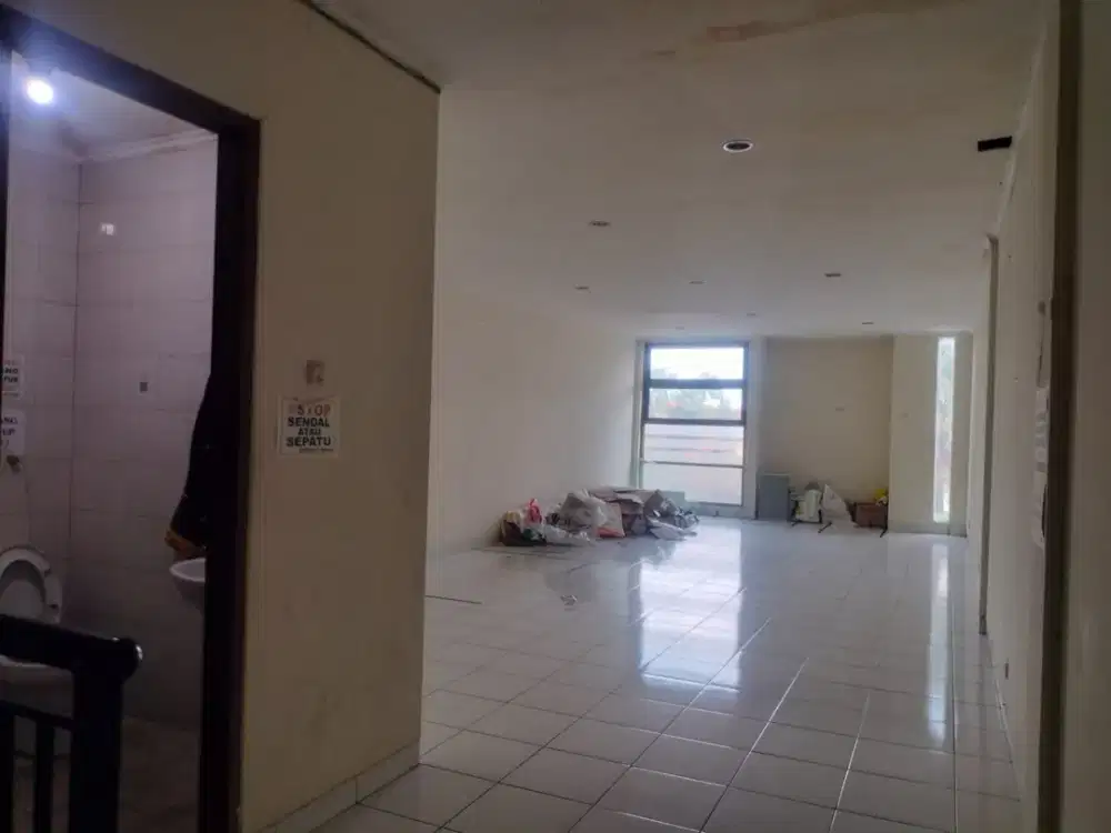 Ruko Strategis di Mekar Wangi, Siap Usaha!