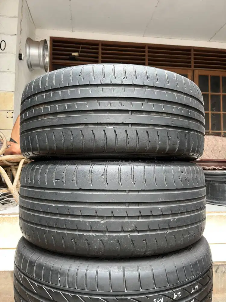 Ban Accelera  225 40 r19  2Pcs