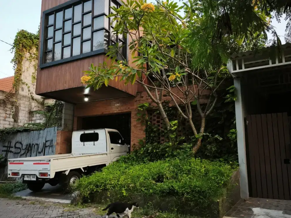 2057. Dijual Rumah Gayungsari Barat, Jambangan Surabaya Selatan