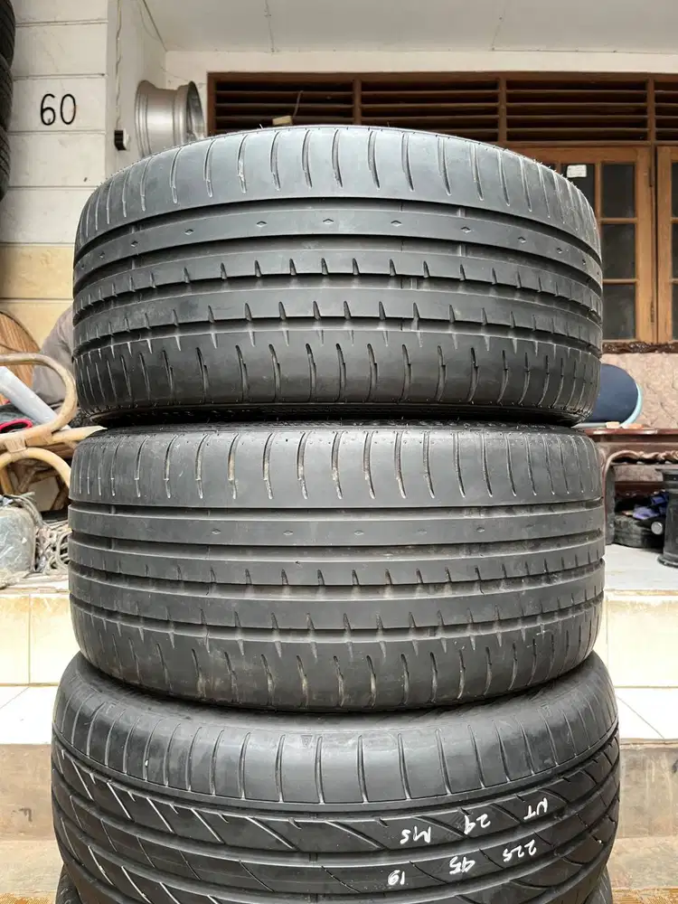 Ban Accelera  245 35 r19  2Pcs