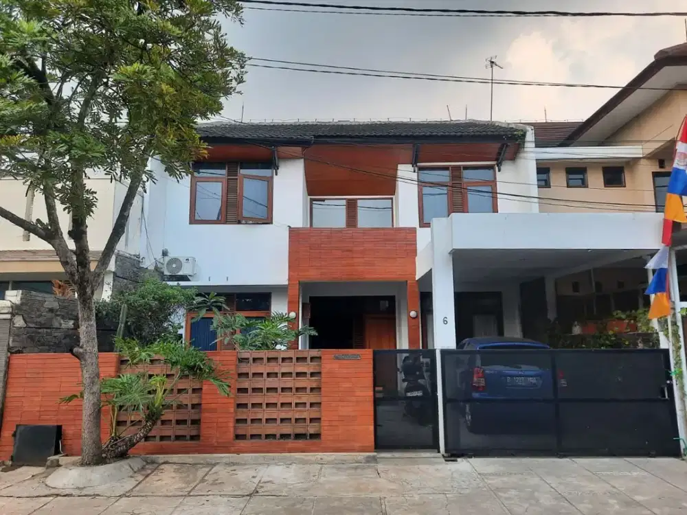 Rumah Bagus 2 Lantai Dalam Komplek Di Antapani Bandung