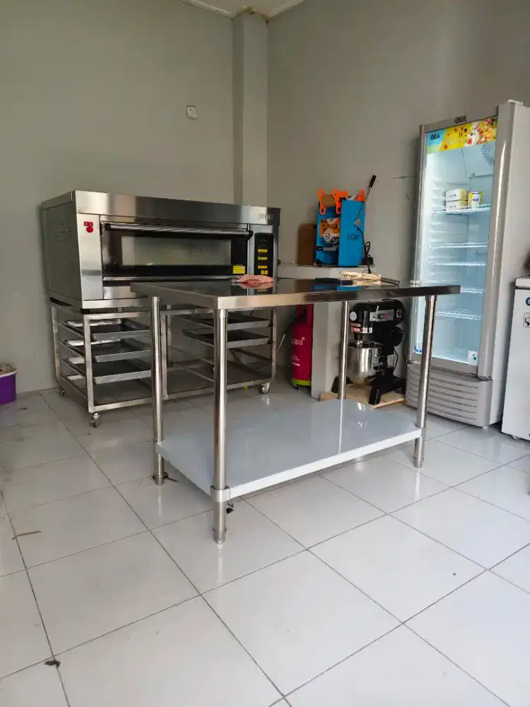 PERABOTAN BAKING INDUSTRI KUE (OVEN, MIXER, MEJA dll)