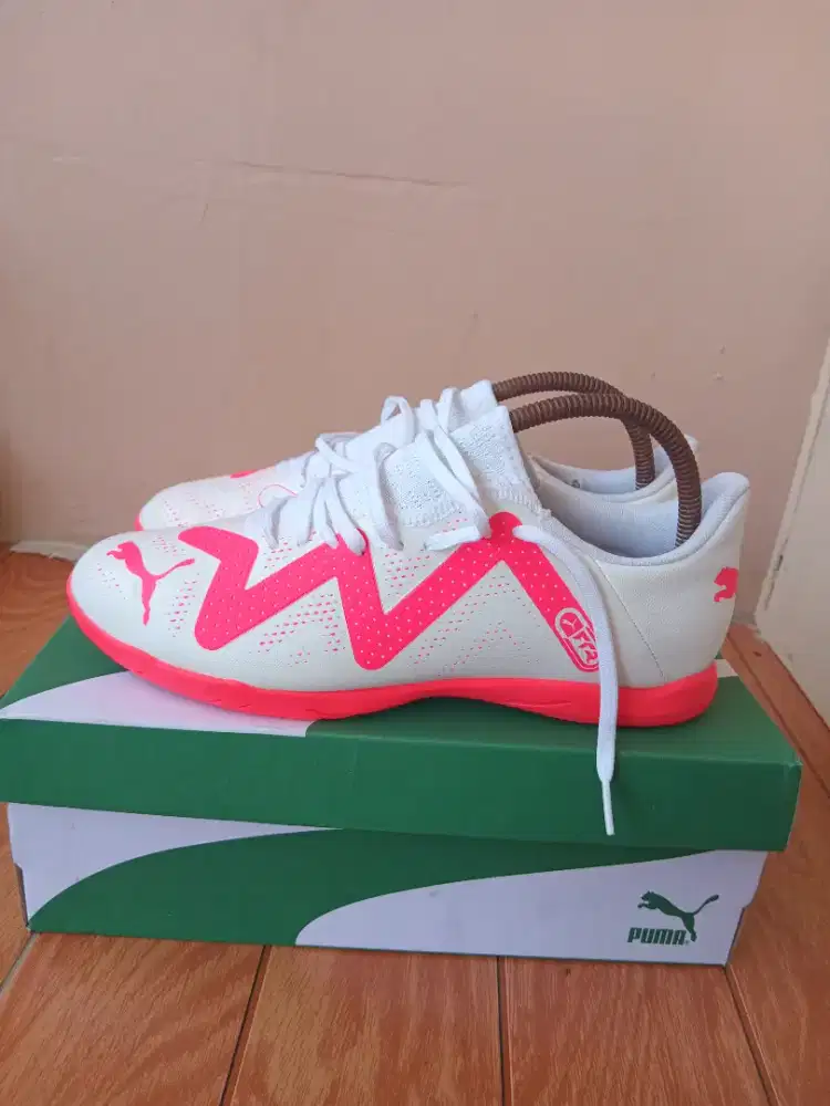 Sepatu futsal PUMA  FUTURE PLAY IT