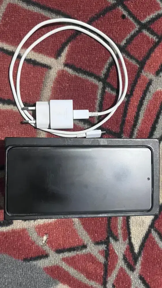 Samsung S20+ 8/128 minus