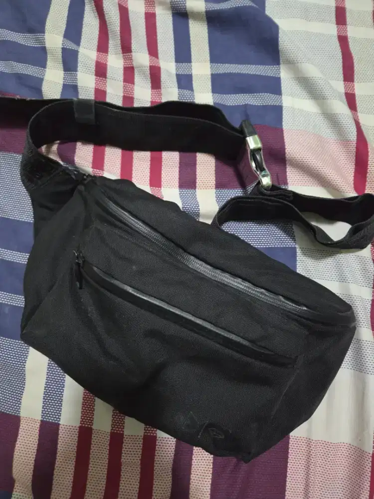 Tas slempang Calibri