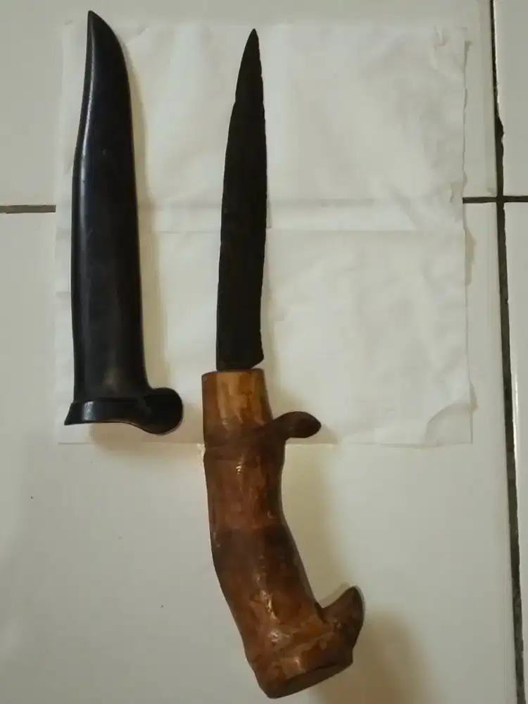 Barang antik. Asosoris pusaka