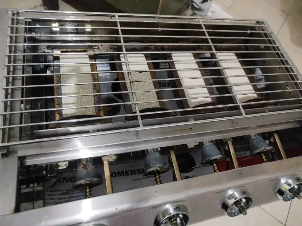 Pemanggang sosis getra 4 tungku